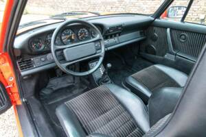 Bild 34/50 von Porsche 911 Carrera 3.2 (1988)