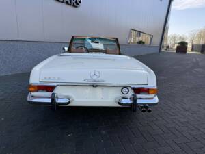 Image 10/48 of Mercedes-Benz 280 SL (1970)