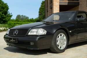 Image 12/50 of Mercedes-Benz 300 SL (1990)