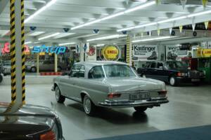 Image 8/50 of Mercedes-Benz 280 SE 3,5 (1970)