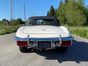 Image 6/42 de Jaguar E-Type (1970)