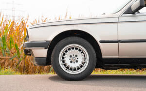 Image 22/80 of BMW 320i (1983)