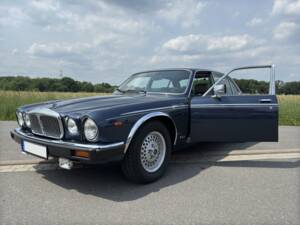 Image 12/20 of Daimler Double Six (1992)