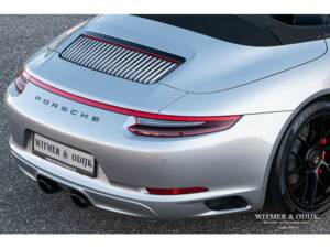 Image 12/38 of Porsche 911 Carrera GTS (2017)