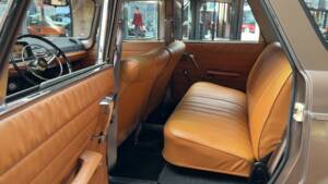 Image 17/40 of Peugeot 404 Break (1965)