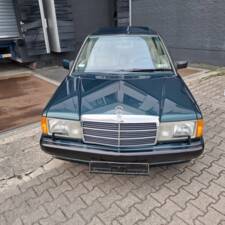 Obraz 3/8 pojazdu Mercedes-Benz 190 E 2.3 (1993)