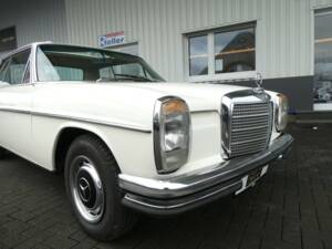 Image 17/20 of Mercedes-Benz 220 D (1972)