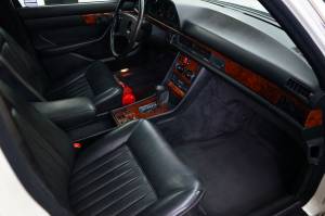 Imagen 12/35 de Mercedes-Benz 500 SEL (1984)