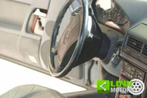 Image 15/50 de Mercedes-Benz 300 SL-24 (1989)