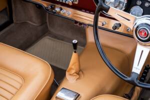 Image 22/51 of Maserati 3500 GTI Spyder Vignale (1963)