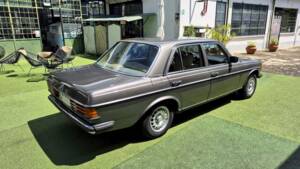 Image 23/71 of Mercedes-Benz 240 D (1980)