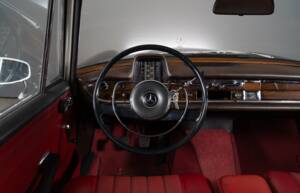 Bild 25/31 von Mercedes-Benz 230 S Universal (1967)