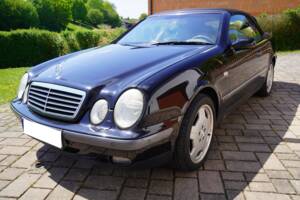 Bild 3/17 von Mercedes-Benz CLK 320 (1998)
