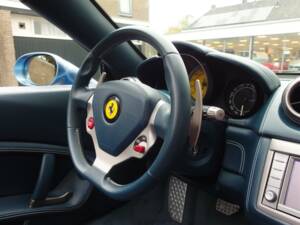 Image 23/49 of Ferrari California (2010)