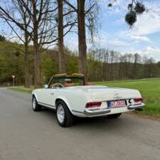 Image 2/20 de Mercedes-Benz 280 SL (1968)