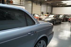 Image 40/50 of Jaguar XJ 8 4.2 (2007)
