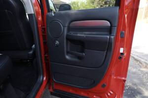 Image 63/82 of Dodge Ram SRT 10 (2005)