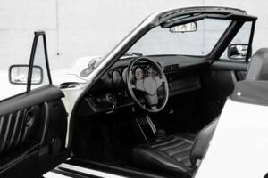 Image 13/46 de Porsche 911 Carrera 3.2 (1984)