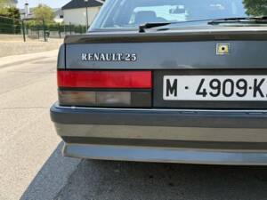 Image 8/8 of Renault R 25 V6 Turbo (1990)