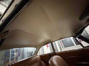 Image 11/18 of Alfa Romeo Giulia GT 1300 Junior (1968)