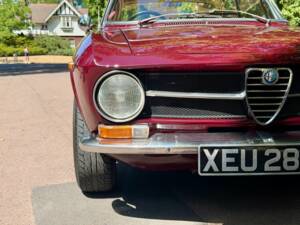 Image 19/48 of Alfa Romeo Giulia 1600 GT Junior (1972)