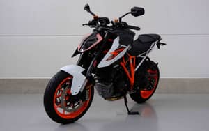Image 30/83 of KTM 1290 Super Duke R (2018)