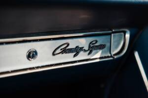 Image 18/20 of Ford Country Squire Station Wagon (1964)