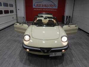Bild 12/15 von Alfa Romeo 1.6 Spider (1983)