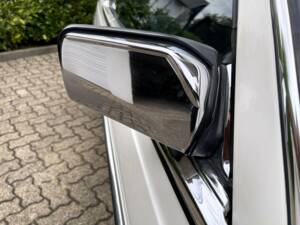 Image 13/24 de Mercedes-Benz 230 CE (1985)