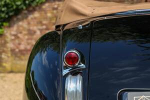 Immagine 47/50 di Jaguar XK 120 DHC (1953)