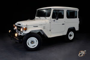 Image 1/21 de Toyota Land Cruiser FJ 40 (1981)