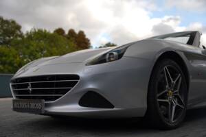 Bild 28/50 von Ferrari California T (2015)