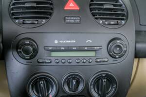 Bild 18/50 von Volkswagen New Beetle 1.6 (2003)