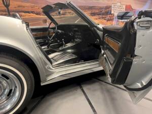 Image 18/36 of Chevrolet Corvette Stingray (1970)