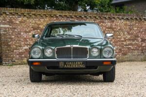 Image 17/50 of Jaguar XJ 6 4.2 (1985)