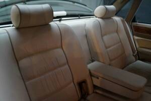 Image 19/47 of Jaguar XJ12 6.0 (1994)