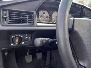 Image 56/137 of Mercedes-Benz 190 E 1.8 Avantgarde &quot;Rosso&quot; (1992)