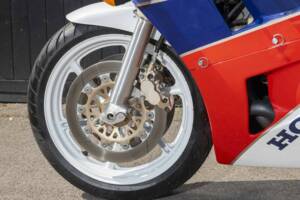 Image 44/50 of Honda VFR 750R RC 30 (1989)