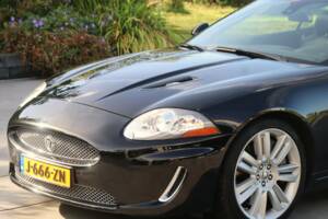 Image 12/50 of Jaguar XKR (2010)