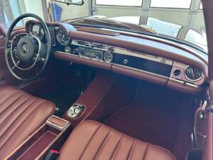 Image 7/36 of Mercedes-Benz 280 SL (1970)