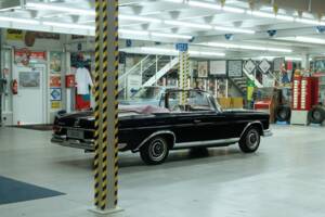 Image 15/50 of Mercedes-Benz 220 SE b (1963)