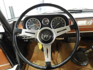 Image 4/10 of Alfa Romeo Giulia Super 1.6 (1967)