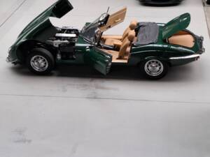 Image 14/29 de Jaguar Type E V12 (1975)