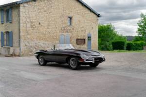 Image 1/50 of Jaguar E-Type 4.2 (1967)