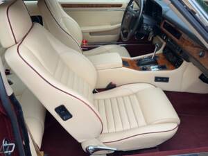 Image 11/23 of Jaguar XJ-S V12 (1990)