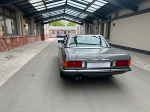 Afbeelding 7/40 van Mercedes-Benz 420 SL (1986)