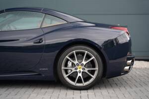 Image 10/50 de Ferrari California (2012)