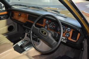 Image 20/47 of Daimler Sovereign 4.2 (1982)