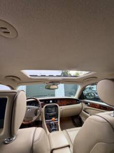 Image 8/22 of Jaguar XJR Super V8 (2005)