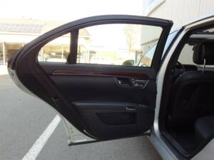 Image 62/98 of Mercedes-Benz S 500 L (2007)
